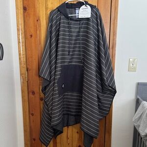NWT Nomadix Black & White Striped Beach Poncho